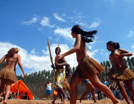 Brincadeiras indígenas  Quais são e como fazer?